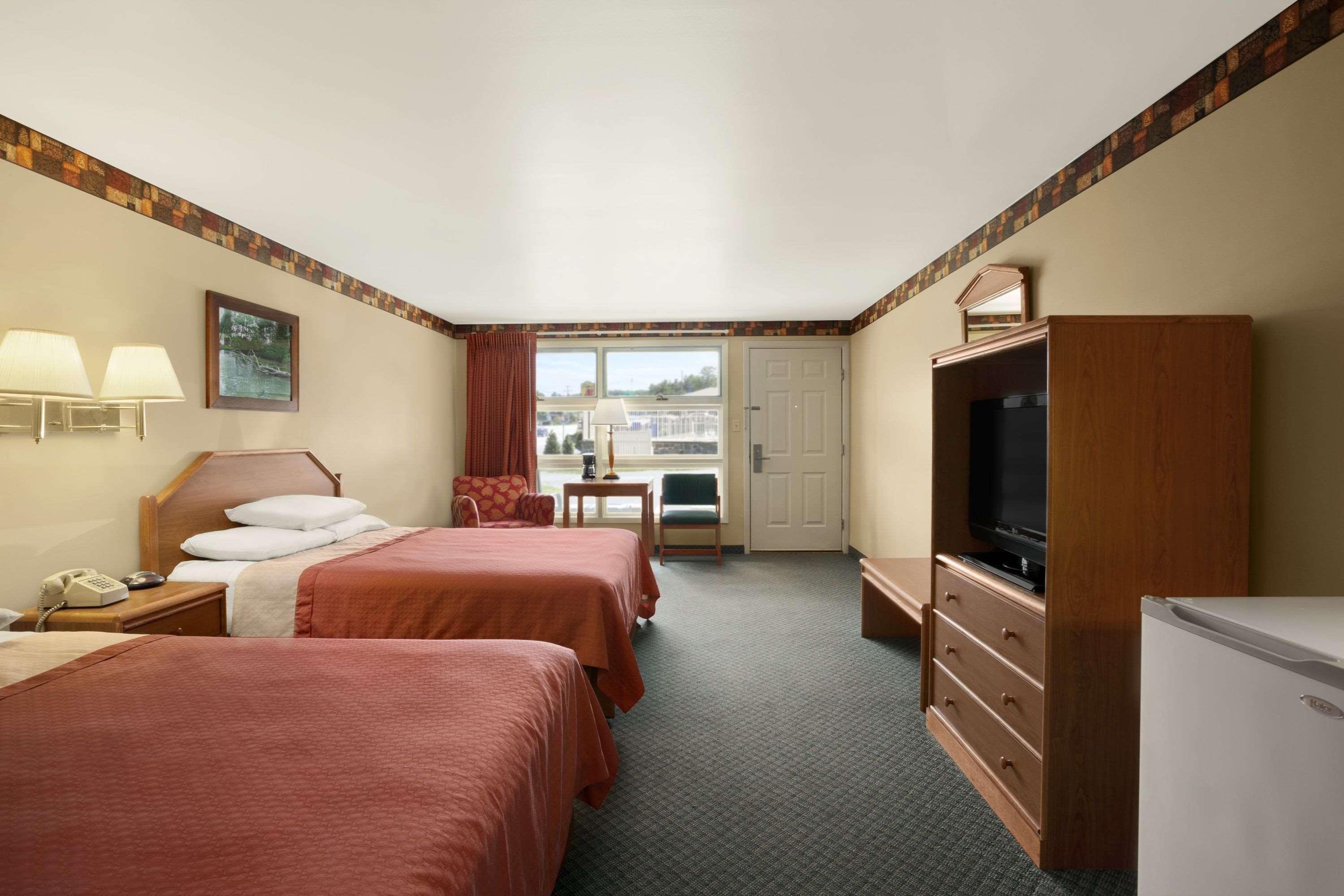 Super 8 By Wyndham Lake George/Downtown מראה חיצוני תמונה