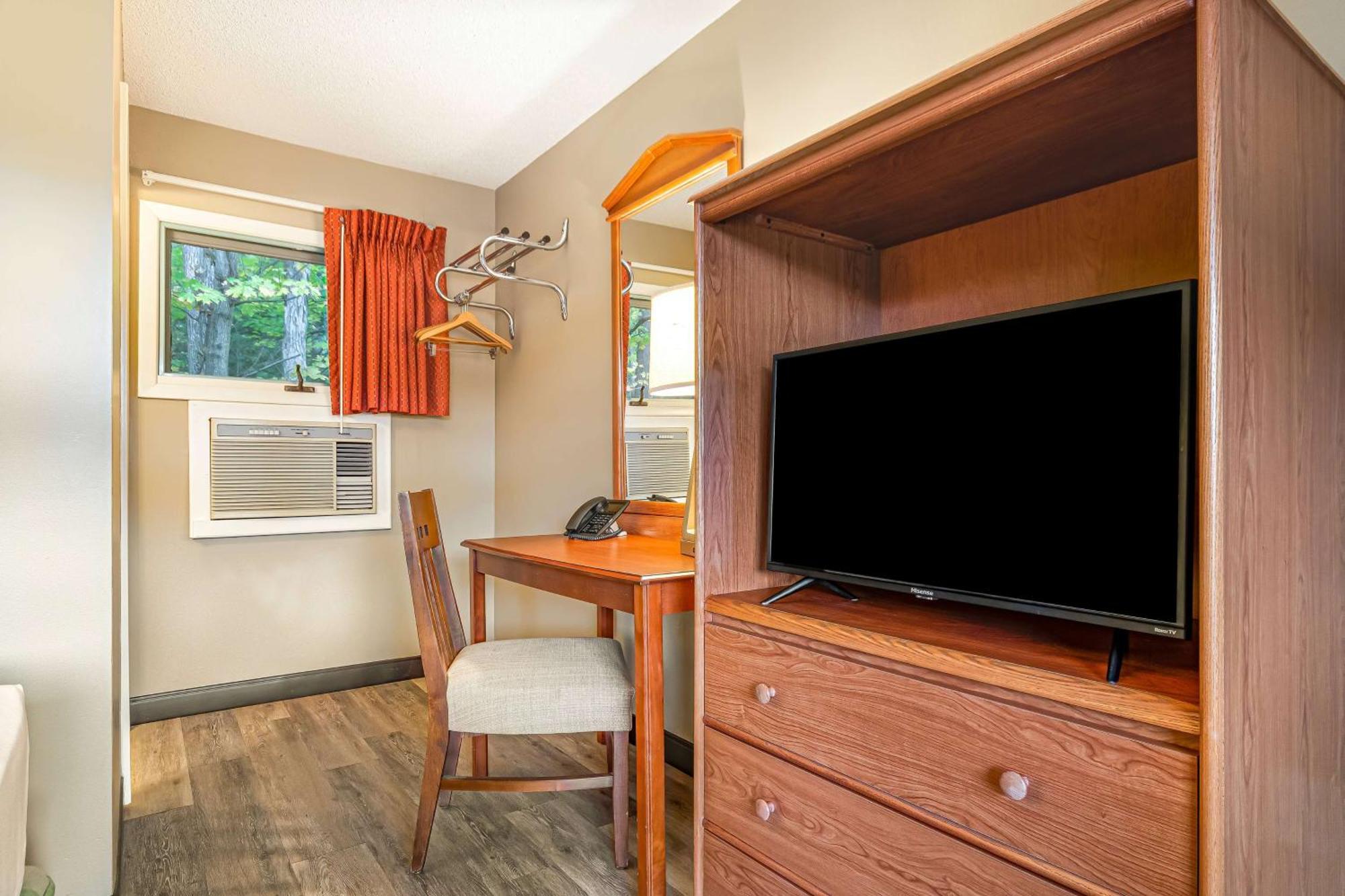 Super 8 By Wyndham Lake George/Downtown מראה חיצוני תמונה