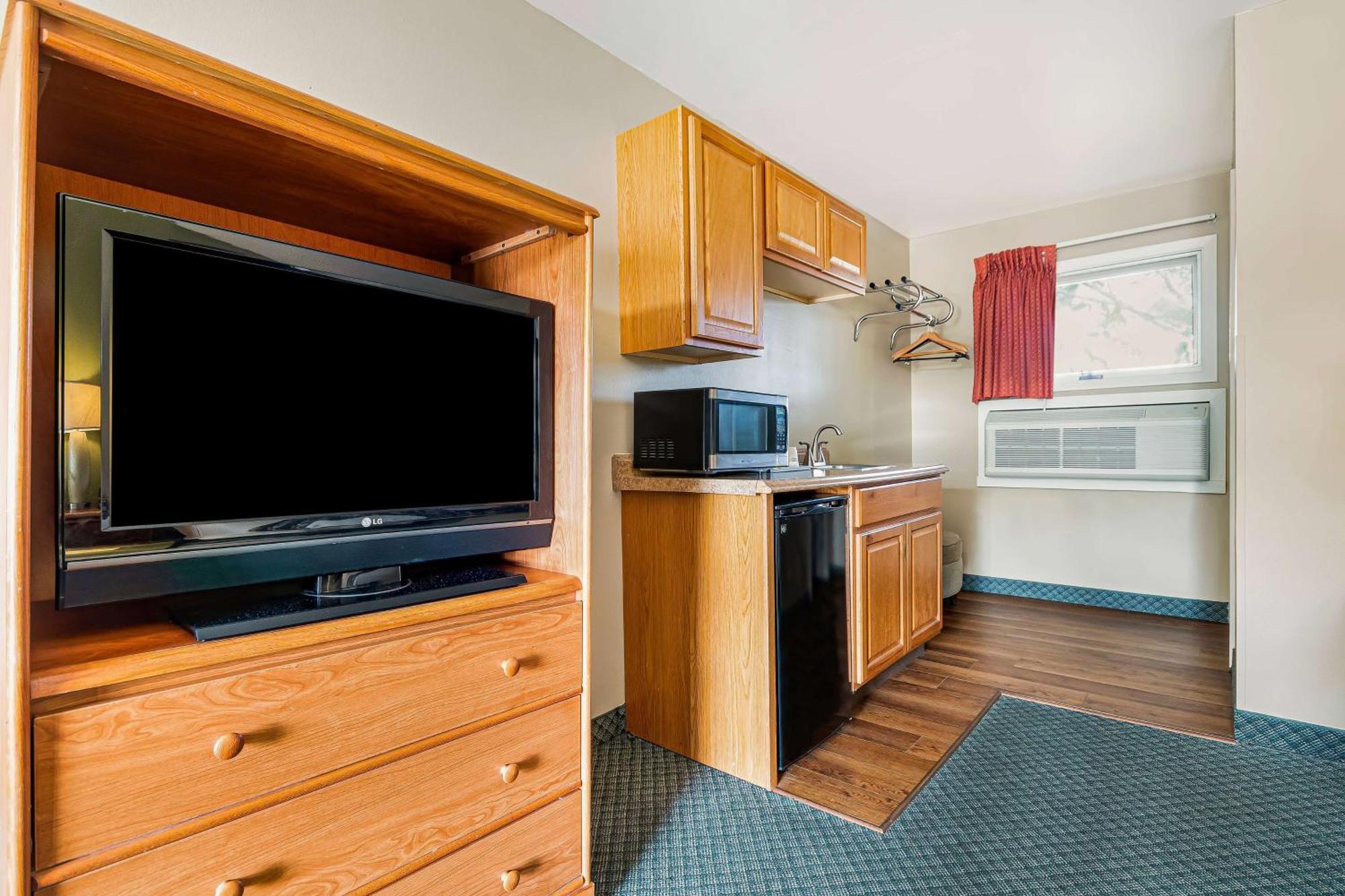 Super 8 By Wyndham Lake George/Downtown מראה חיצוני תמונה